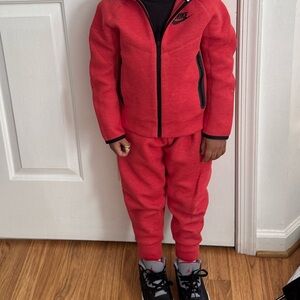 Nike Tech Sweatsuit Little Boy size 5y